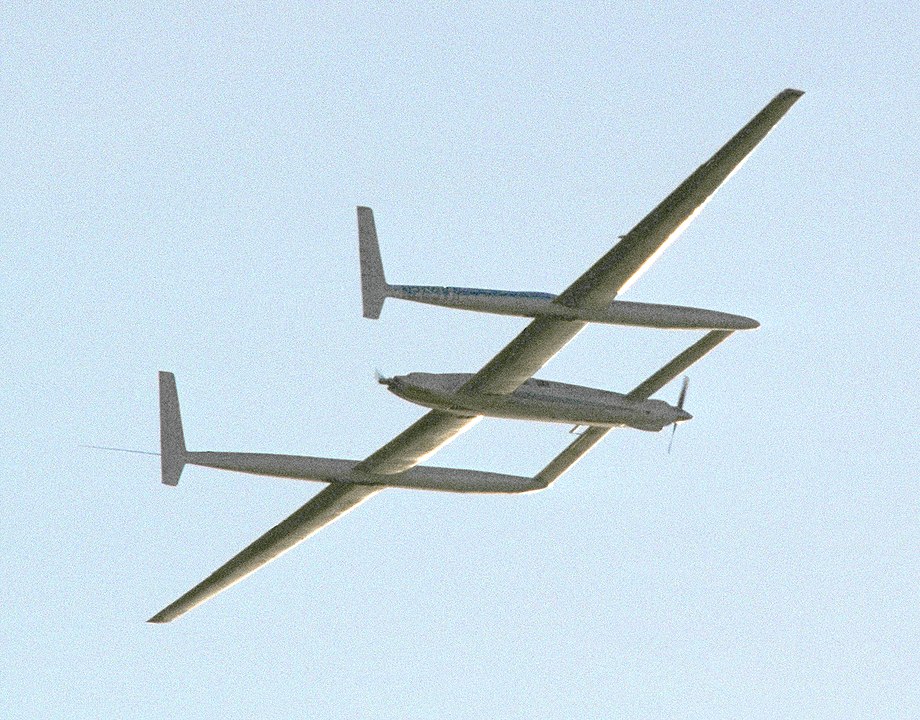 The Voyager aircraft circles before landing at Edwards Air Force Base, Edwards, California, to complete its record-breaking, non-stop unrefueled flight around the world.