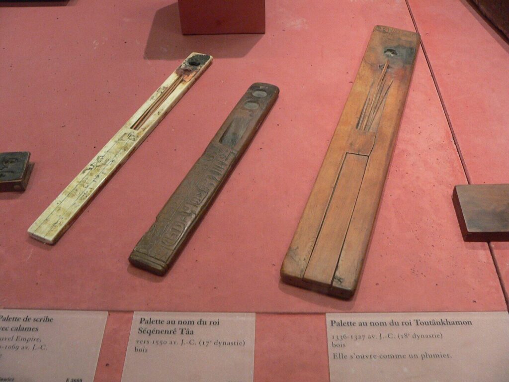 1440px-Musée_du_Louvre_-_Antiquités_égyptiennes_-_Salle_06_-_02f